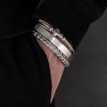 Conjunto de braceletes cruzados em aço inoxidável para homens, escultura em escrituras espanholas, jóias de luxo, Hip Hop, aberto, marca