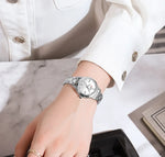 Curren relógios femininos moda original relógio de pulso de quartzo para senhoras mostrador romano deslumbrante diamante à prova dwaterproof água luminosa luxo novo